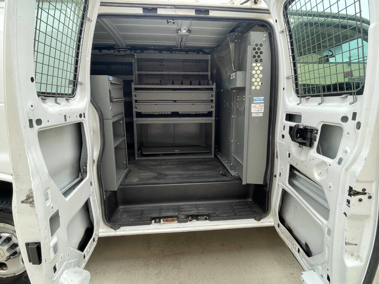 Used 2015 Chevrolet Express 2500 image 17