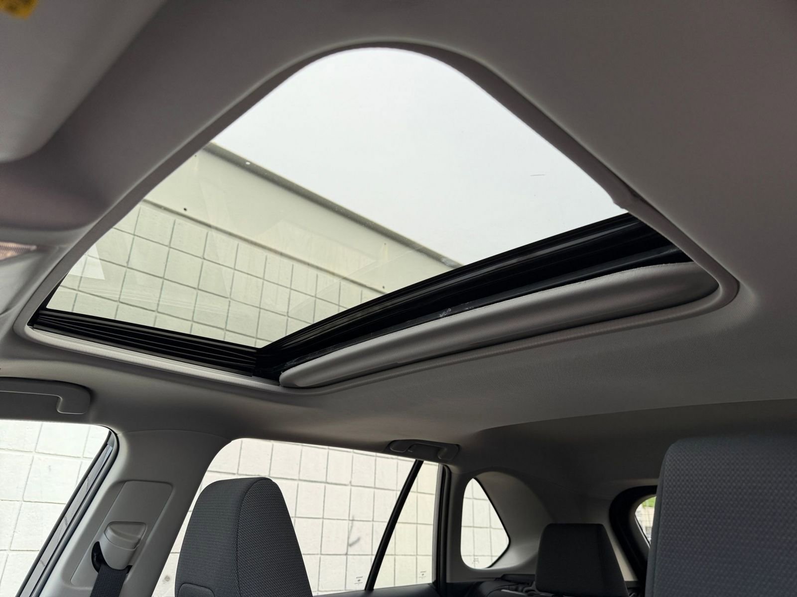 Used 2025 Toyota RAV4 XLE w/ Convenience Package image 29