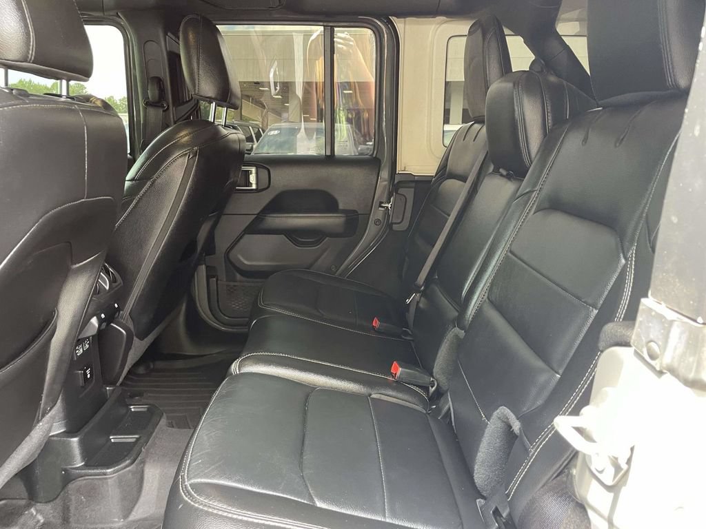 Used 2022 Jeep Wrangler Unlimited Sahara AWD/4WD image 19