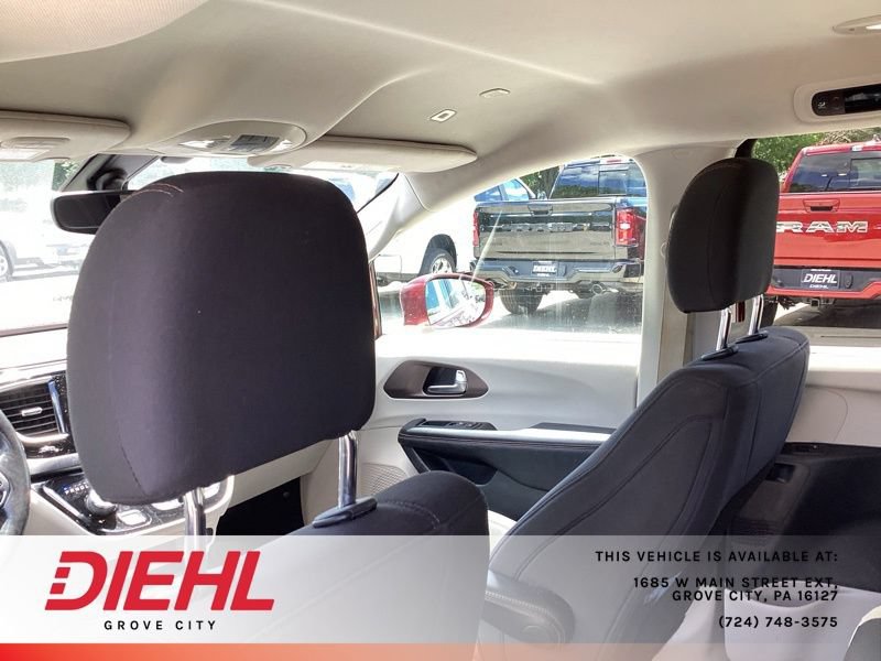 Used 2019 Chrysler Pacifica Touring Plus w/ Cold Weather Group FWD image 12