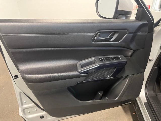 Used 2024 Nissan Pathfinder SV image 24