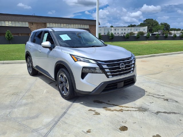 Used 2024 Nissan Rogue S FWD image 1