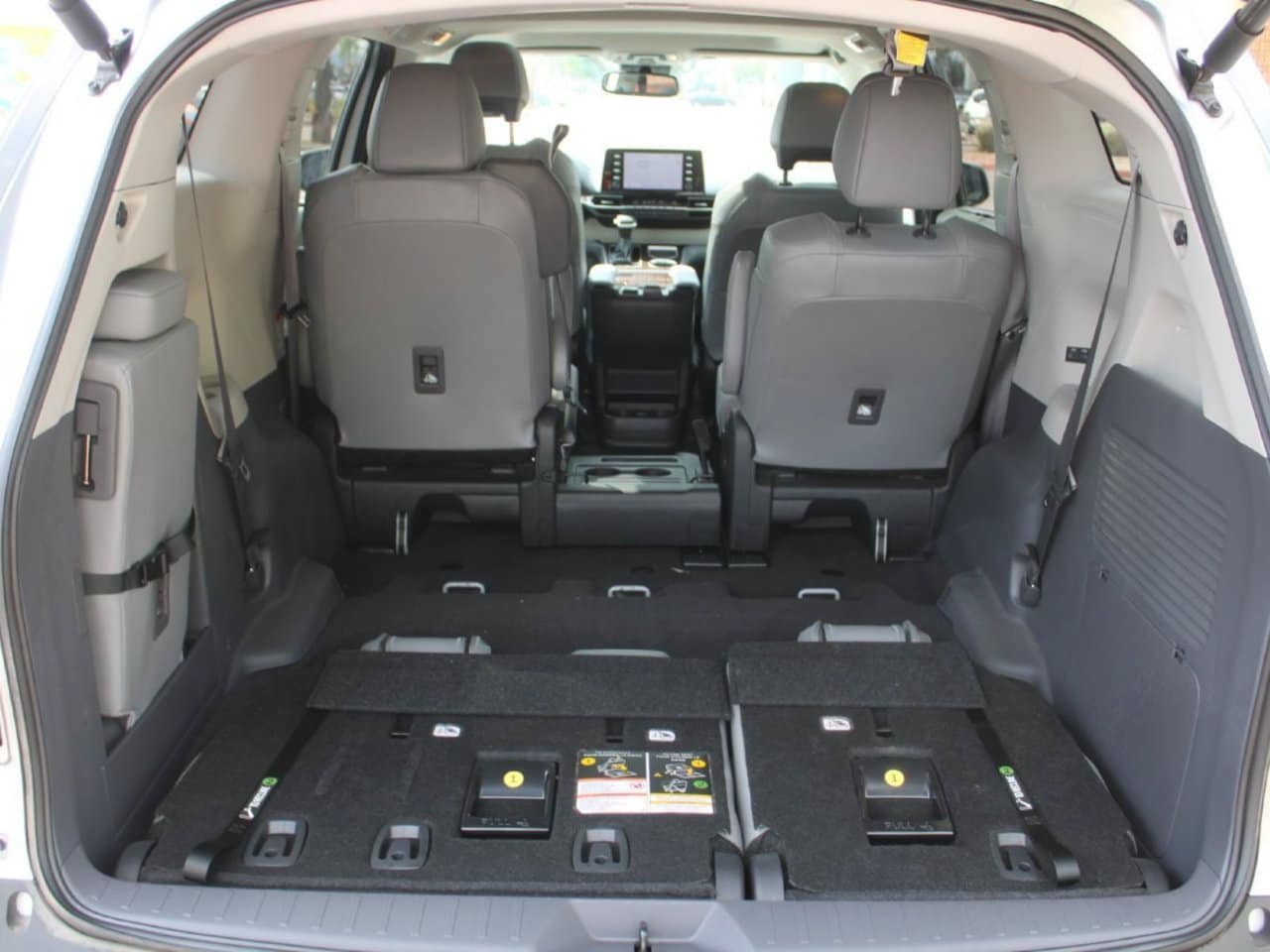 Used 2024 Toyota Sienna XLE FWD image 14