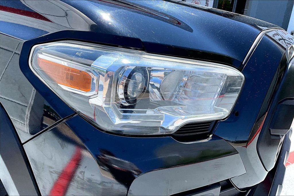Used 2019 Toyota Tacoma TRD Off-Road AWD/4WD image 25