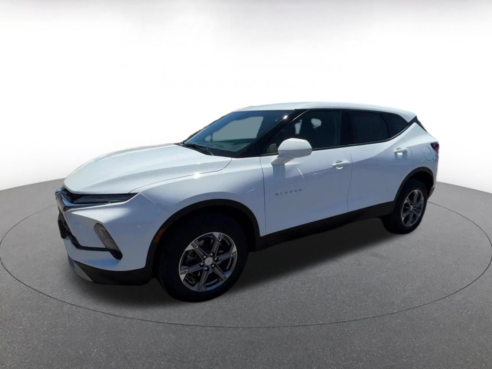 Used 2026 Chevrolet Blazer LT FWD image 8