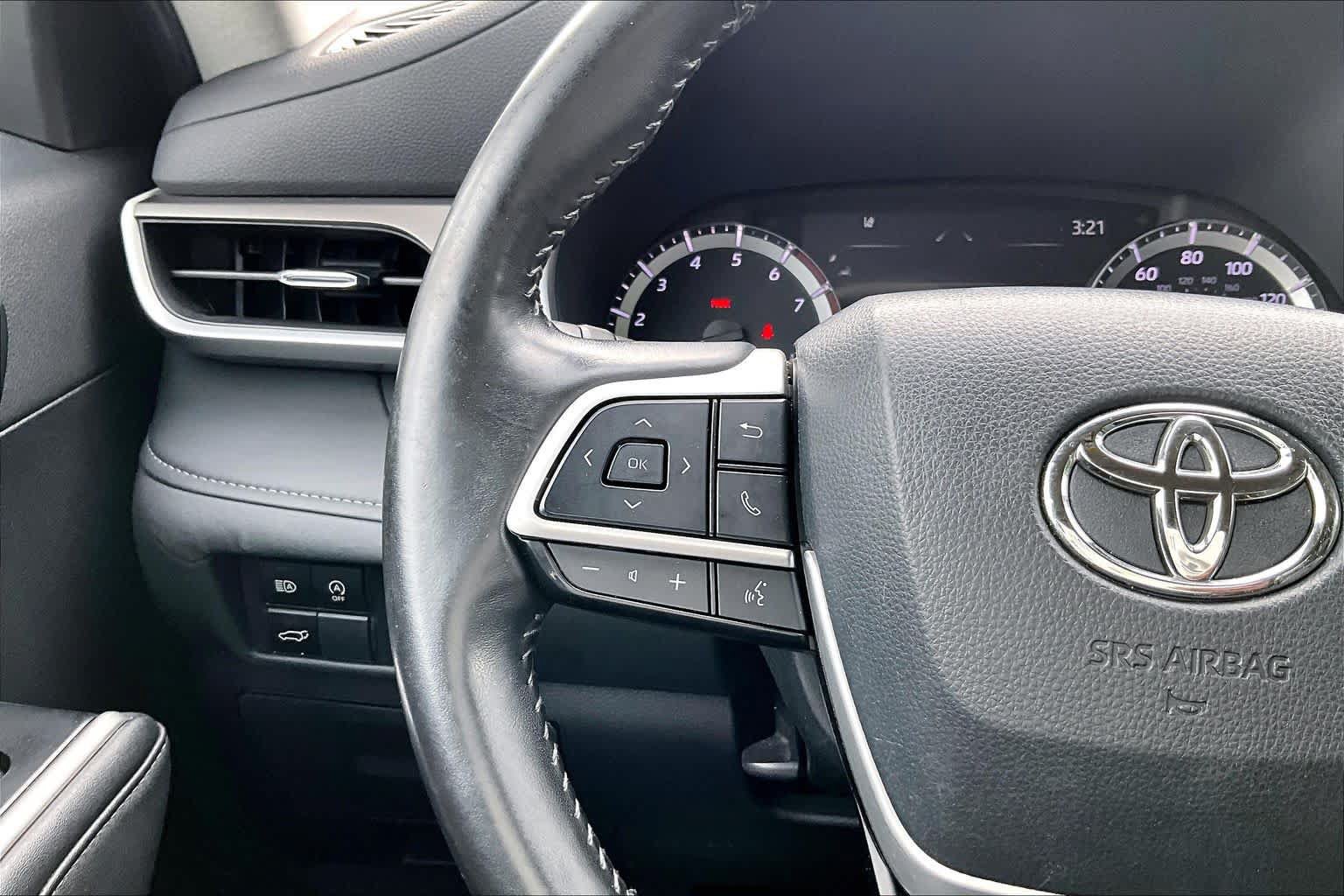 Used 2024 Toyota Highlander XLE AWD/4WD image 24
