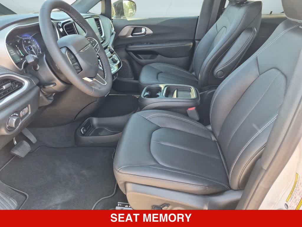 New 2027 Chrysler Pacifica Select FWD image 16