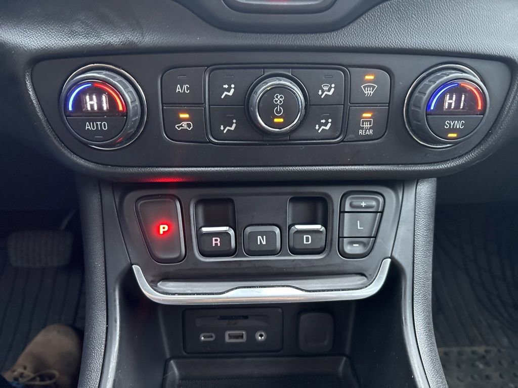 Used 2020 GMC Terrain SLT image 24