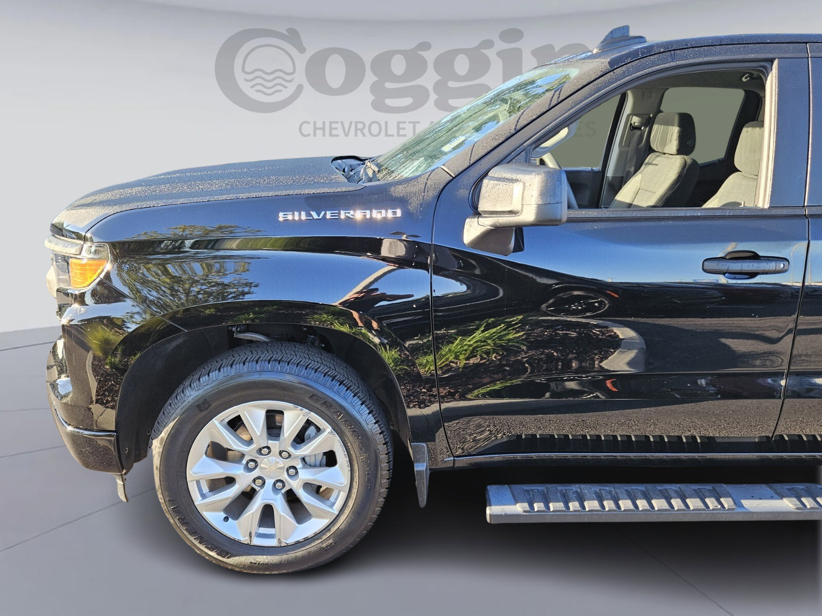 Used 2024 Chevrolet Silverado 1500 Custom image 2