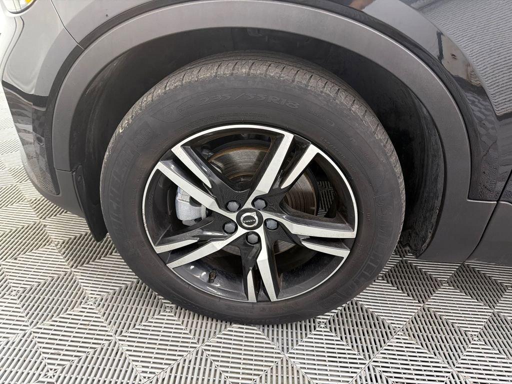 Used 2023 Volvo XC40 B5 Plus image 12