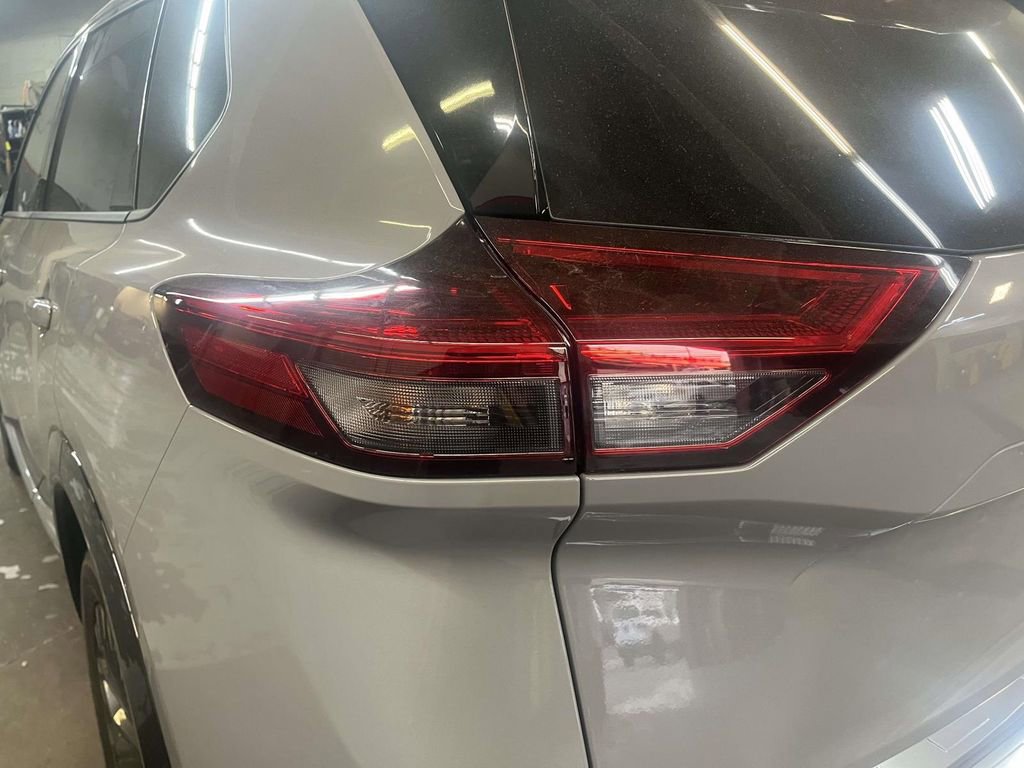 Used 2024 Nissan Rogue Platinum w/ Platinum Premium Package image 9