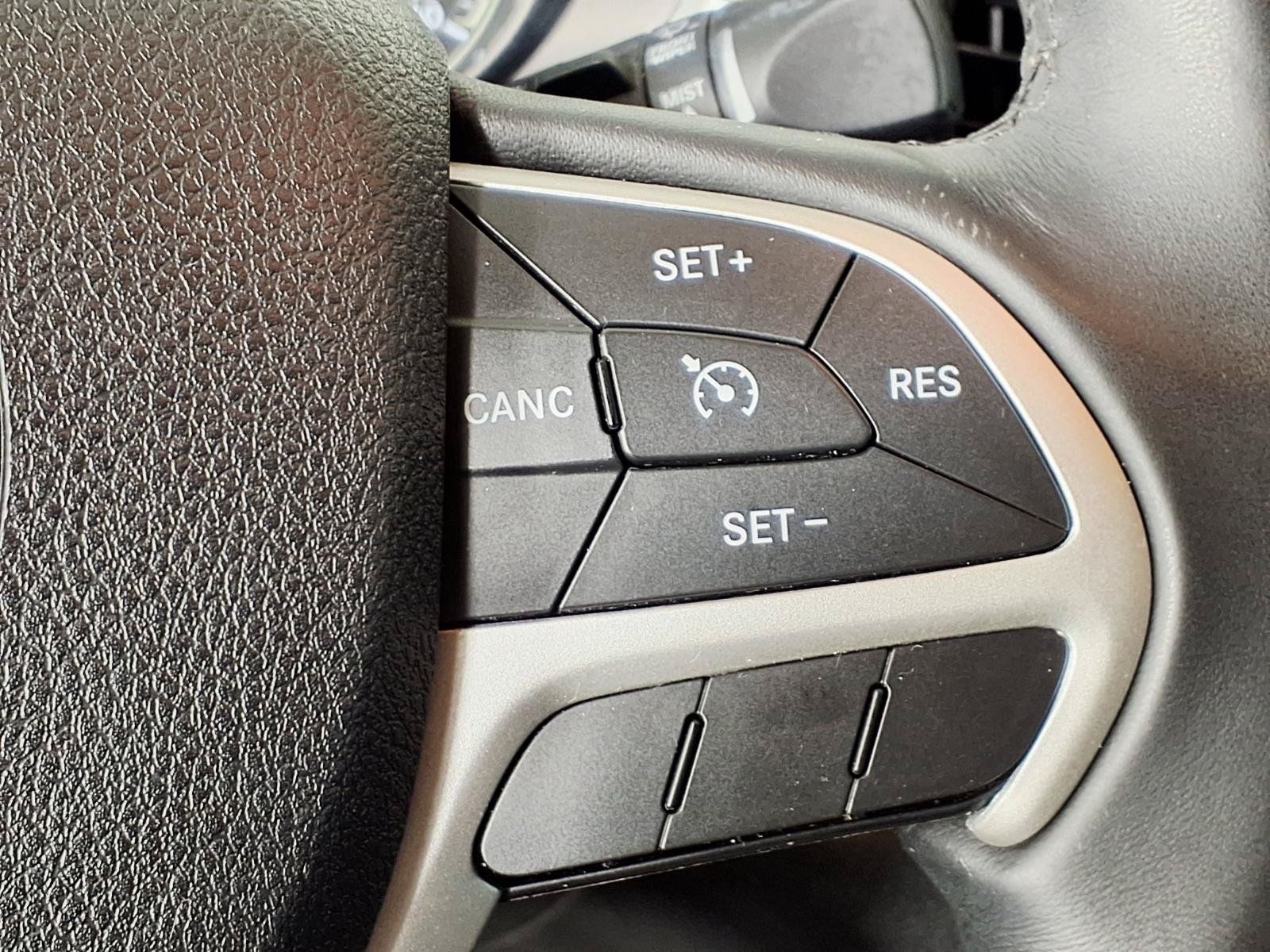 Used 2015 Jeep Cherokee Trailhawk w/ Comfort/Convenience Group AWD/4WD image 18