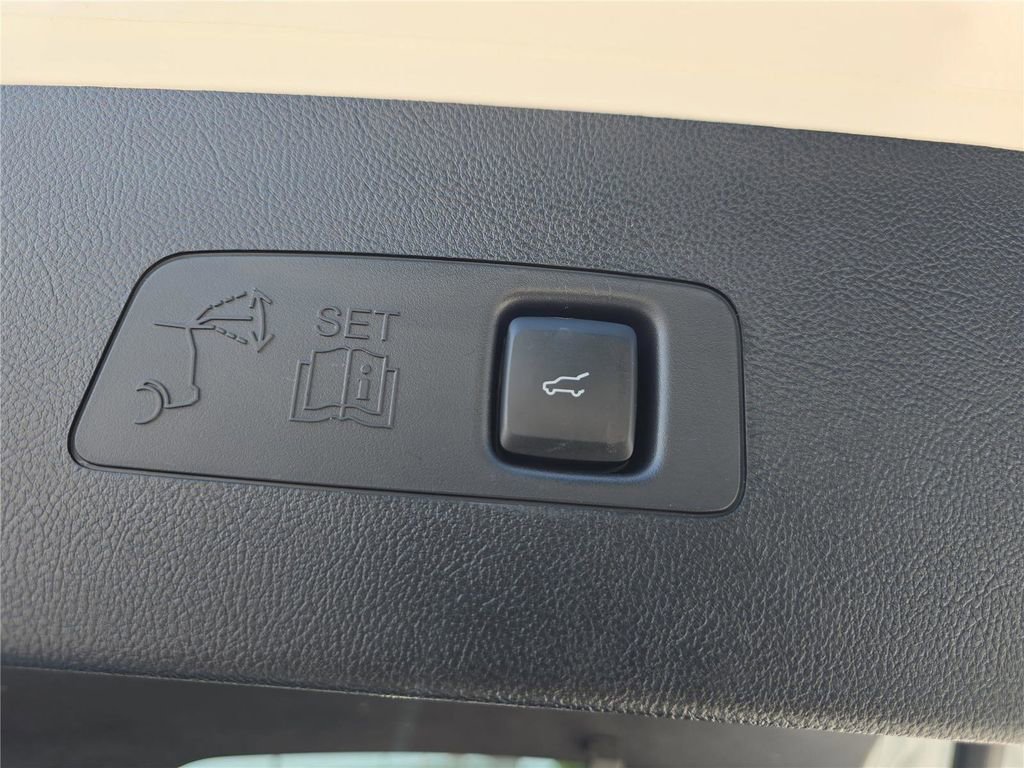 Certified 2022 Lincoln Corsair FWD w/ Equipment Group 101A image 28