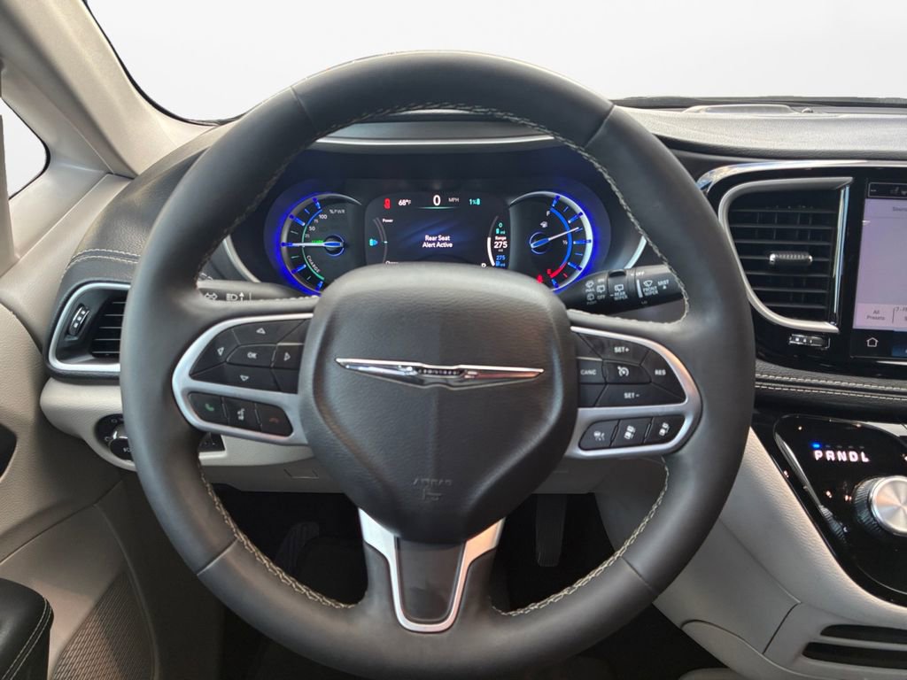 Used 2024 Chrysler Pacifica Select image 20