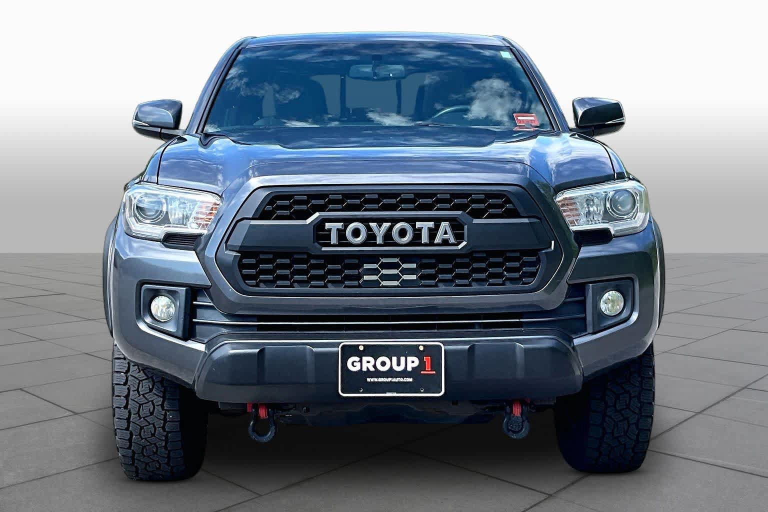 Used 2016 Toyota Tacoma TRD Off-Road w/ Premium & Technology Package AWD/4WD image 4