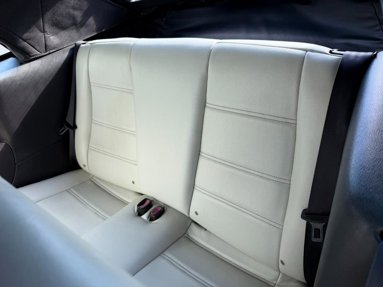 Used 2004 Ford Mustang Convertible RWD image 39