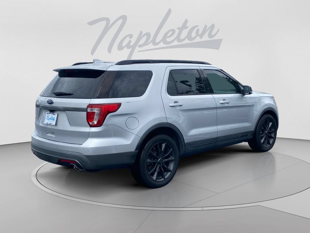 Used 2017 Ford Explorer XLT w/ Equipment Group 202A FWD image 6