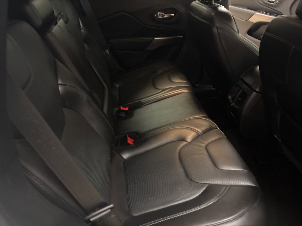 Used 2020 Jeep Cherokee Limited w/ Technology Group image 34