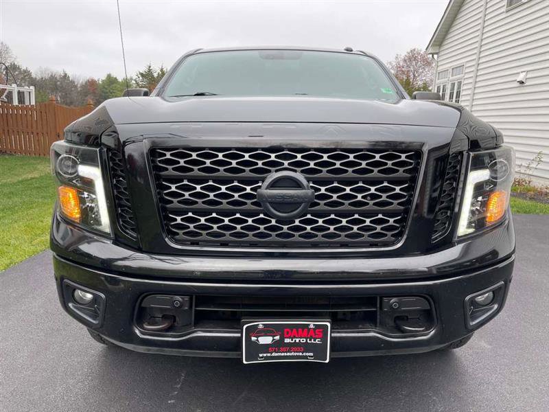 Used 2018 Nissan Titan SV w/ SV Convenience Package image 3