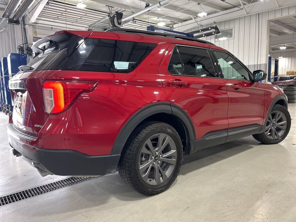 Used 2021 Ford Explorer XLT w/ Equipment Group 202A image 8
