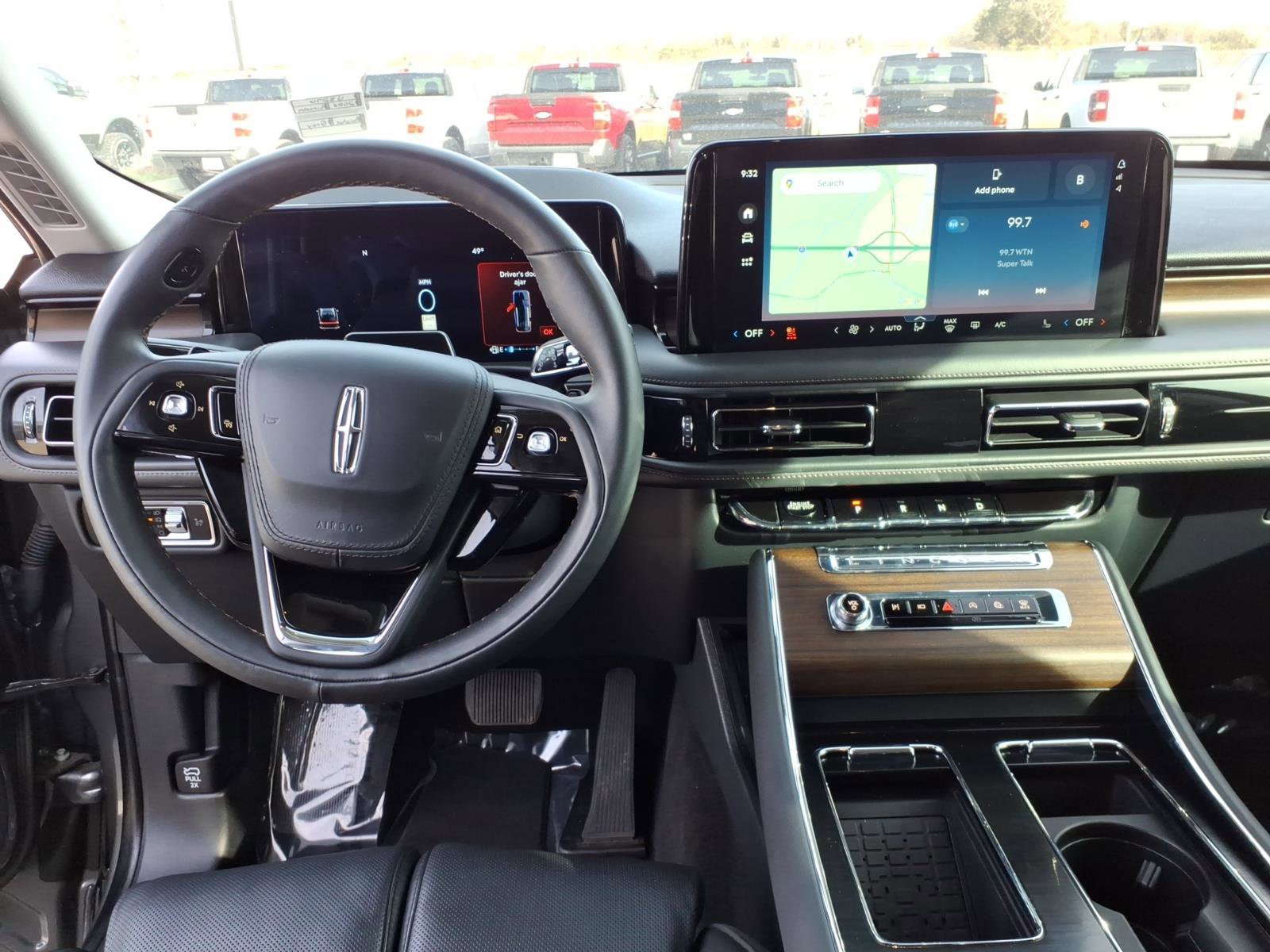 Used 2025 Lincoln Aviator Reserve w/ Equipment Group 201A image 14