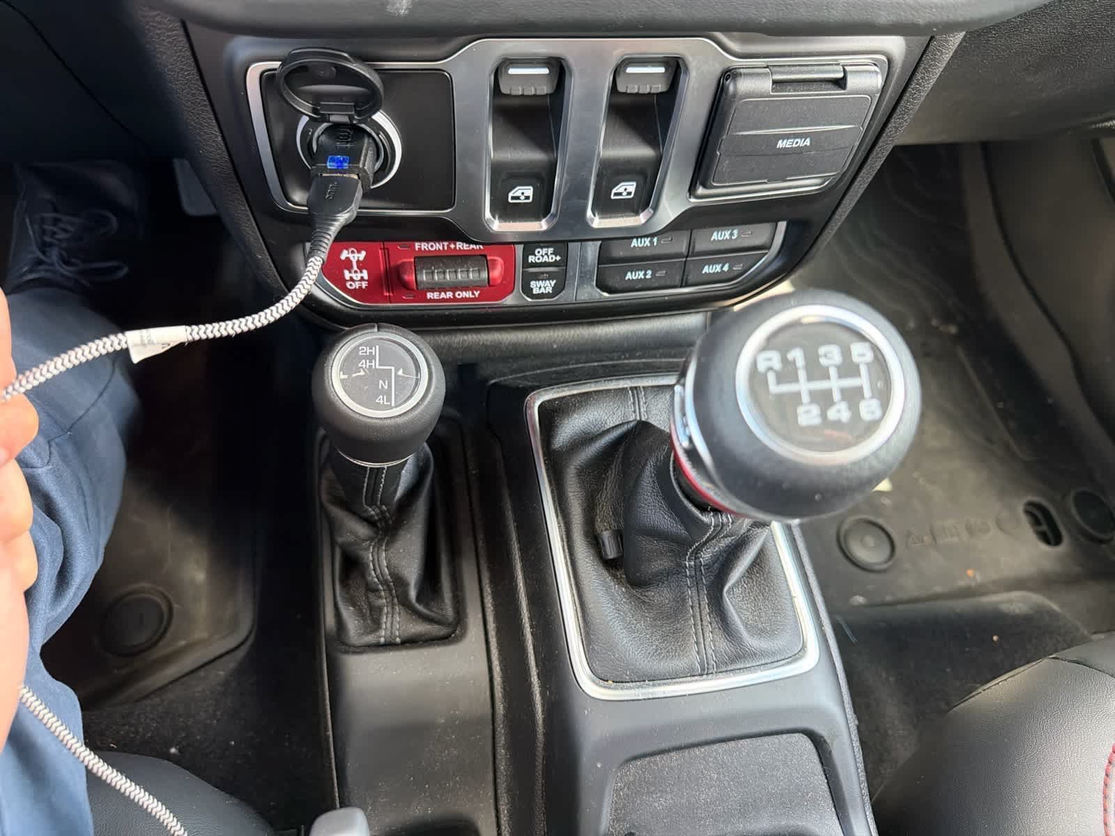 Used 2025 Jeep Wrangler Rubicon AWD/4WD image 4