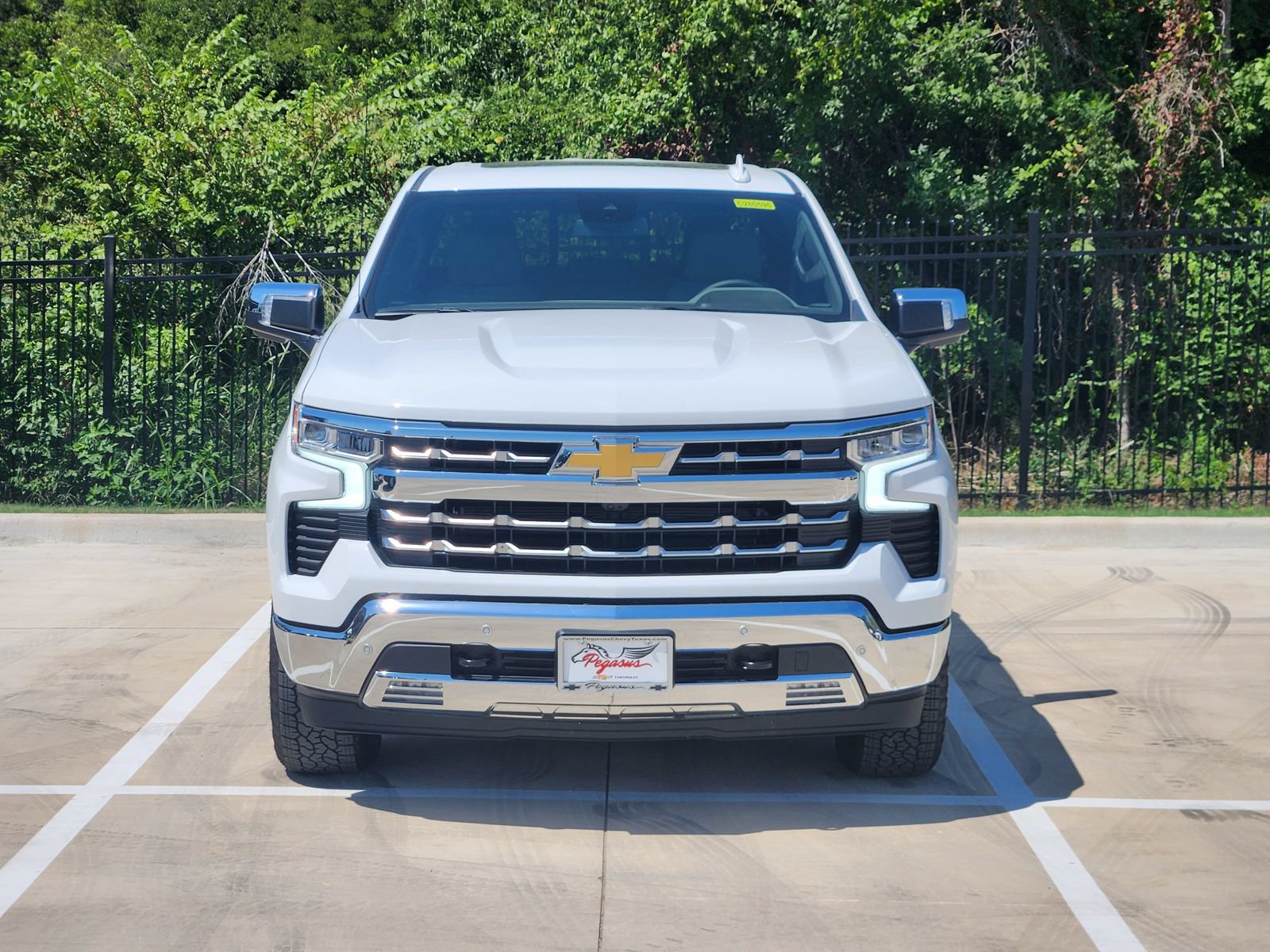 New 2026 Chevrolet Silverado 1500 LTZ w/ LTZ Premium Package AWD/4WD image 6