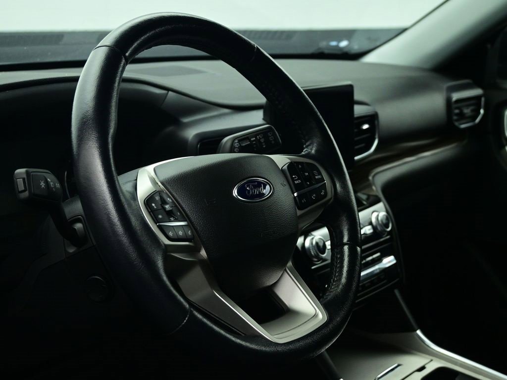 Used 2022 Ford Explorer Limited w/ Equipment Group 301A image 17