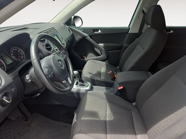 Used 2017 Volkswagen Tiguan Limited w/ Premium Package FWD image 9