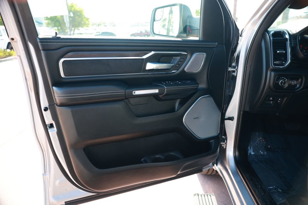 Used 2025 RAM 1500 Laramie w/ Advanced Safety Group II AWD/4WD image 17