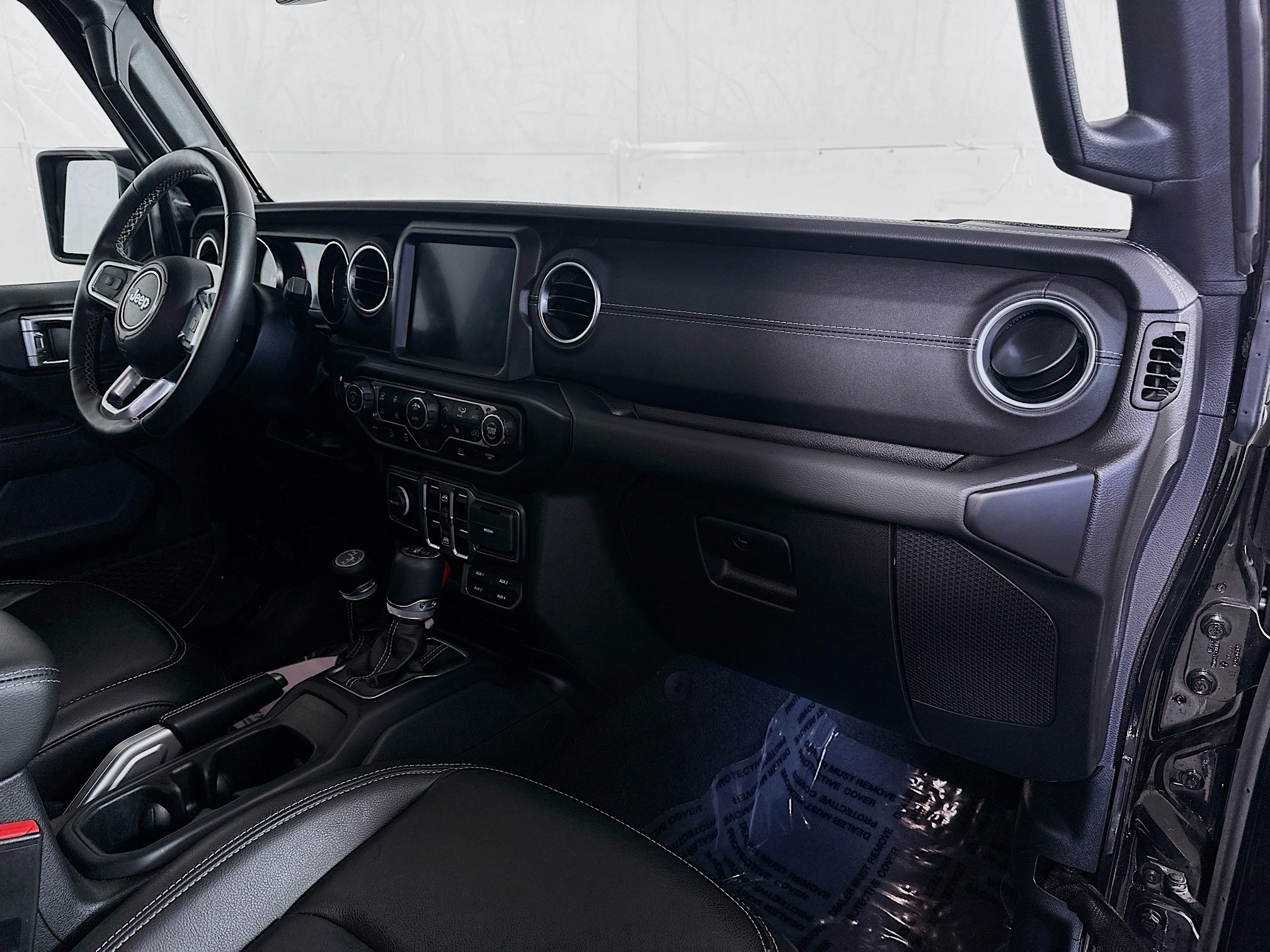 Used 2022 Jeep Wrangler Unlimited Sahara w/ Cold Weather Group AWD/4WD image 27