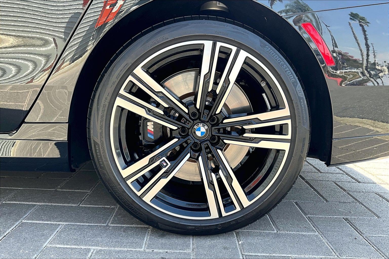 Used 2025 BMW 760i xDrive w/ Luxury Rear Seating Package AWD/4WD image 9