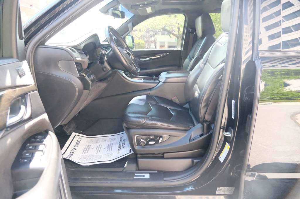 Used 2019 Cadillac Escalade ESV Platinum AWD/4WD image 18