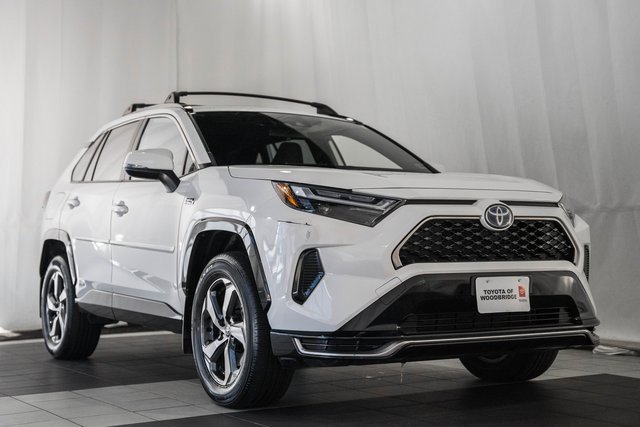 Used 2024 Toyota RAV4 SE image 1