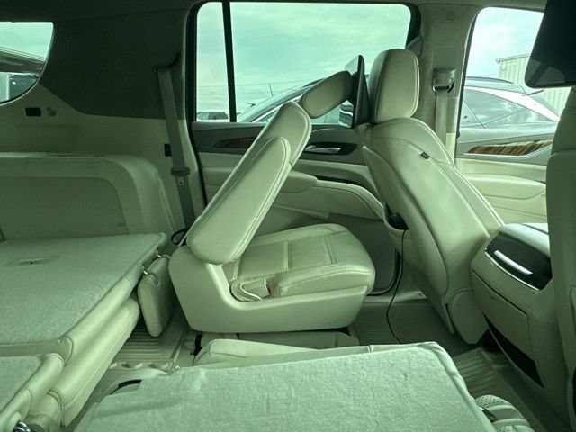 Used 2023 Cadillac Escalade ESV Sport Platinum w/ LPO, ONYX Package AWD/4WD image 18