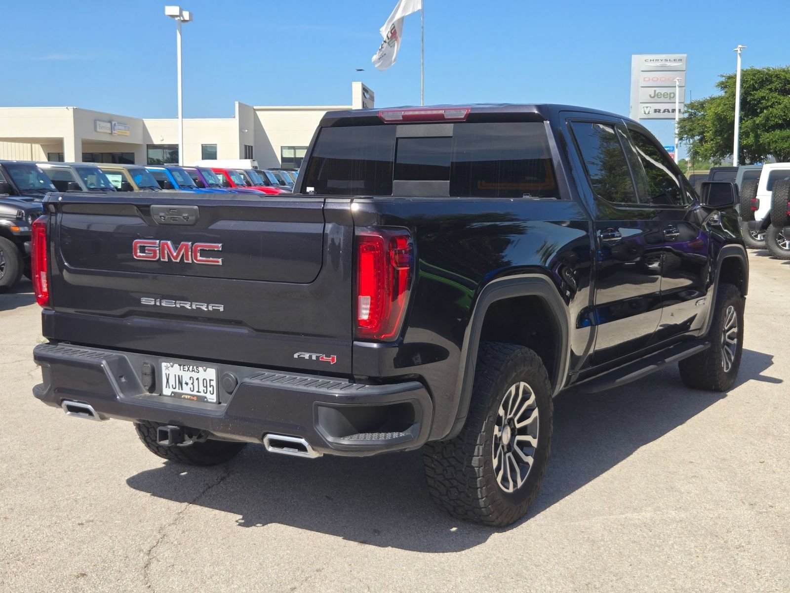 Used 2022 GMC Sierra 1500 AT4 w/ AT4 Preferred Package AWD/4WD image 5