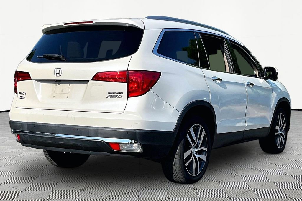 Certified 2017 Honda Pilot Touring image 5