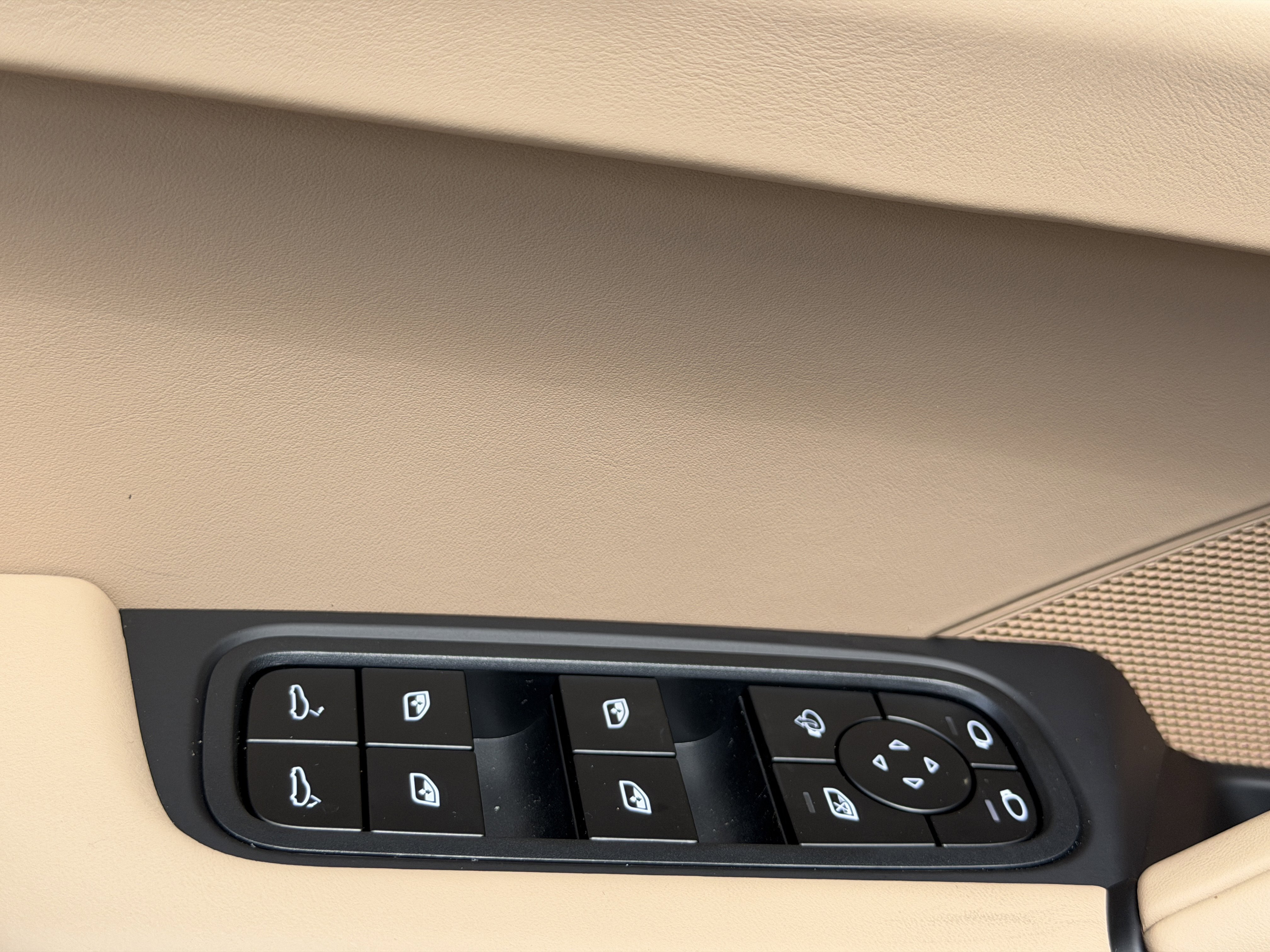 New 2026 Porsche Cayenne Coupe image 24