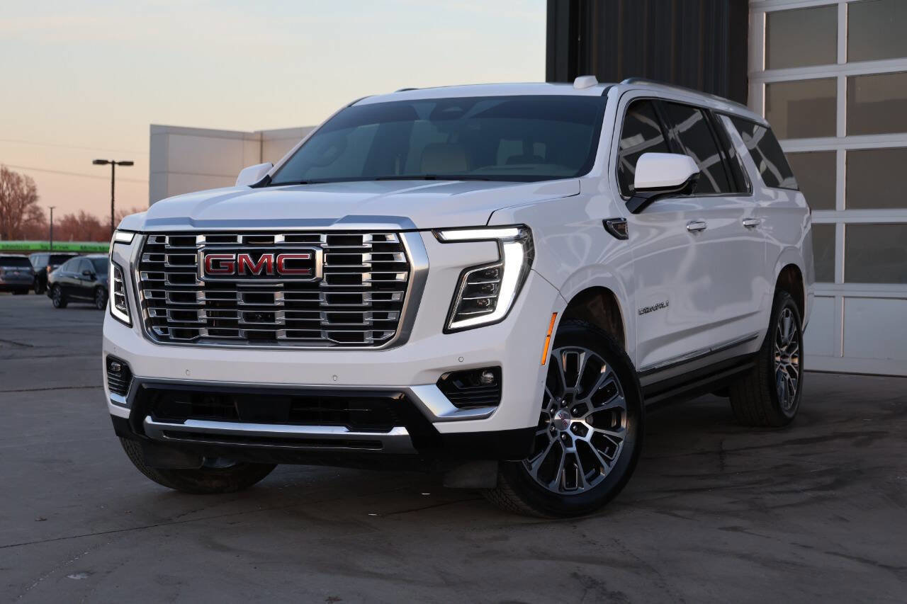 Used 2025 GMC Yukon XL Denali w/ Sun & Power Step Package image 3