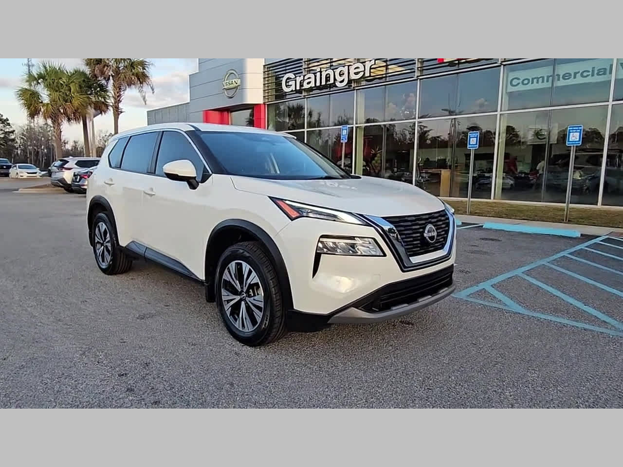 Used 2023 Nissan Rogue SV image 18