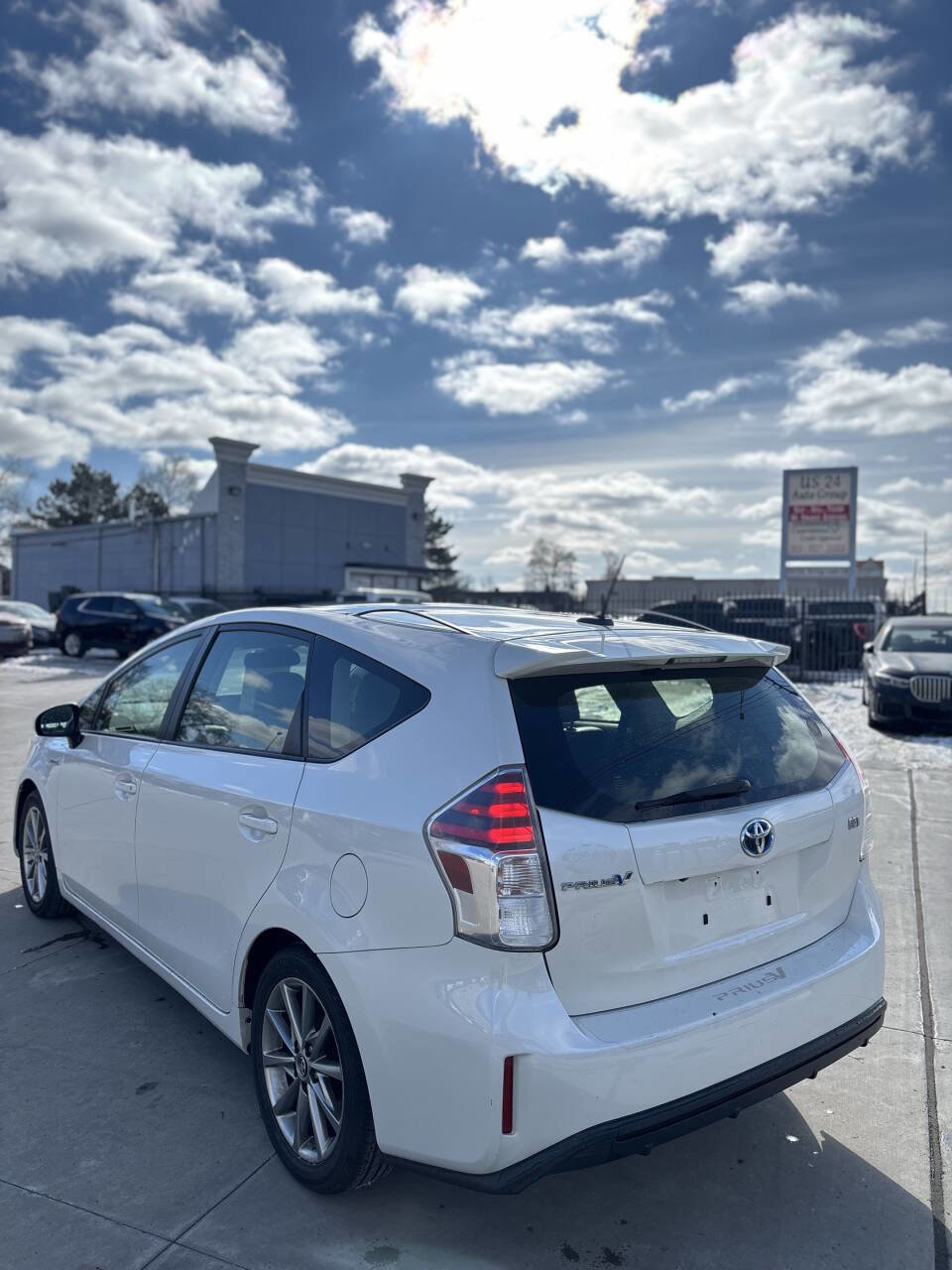 Used 2017 Toyota Prius V Five image 5
