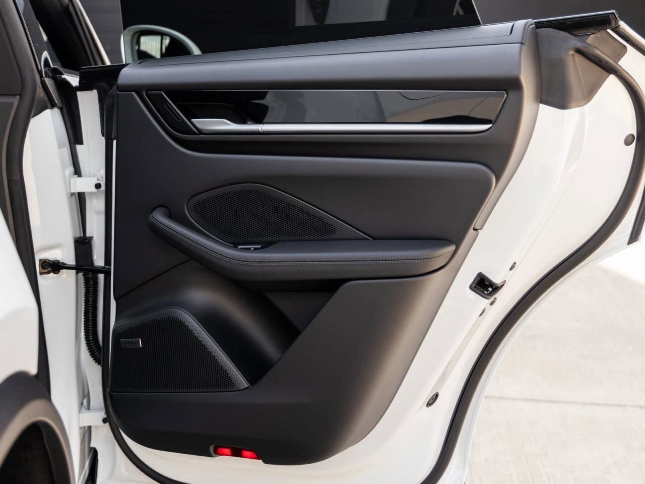 Used 2025 Porsche Macan 4S Electric image 88