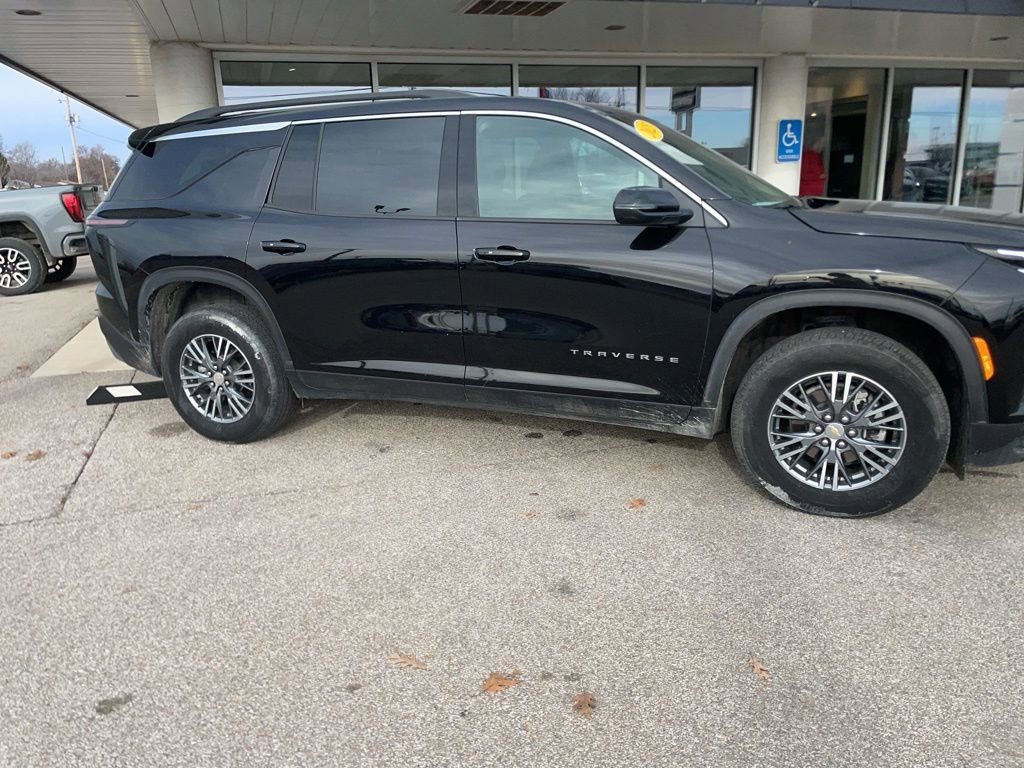 Used 2025 Chevrolet Traverse LT video 2
