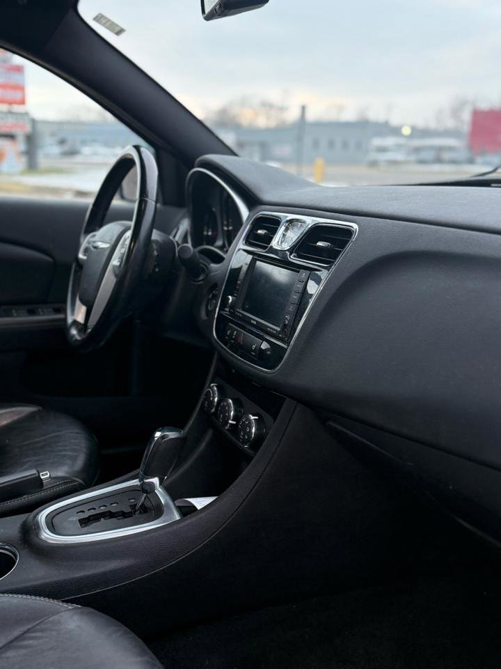 Used 2011 Chrysler 200 Limited image 13