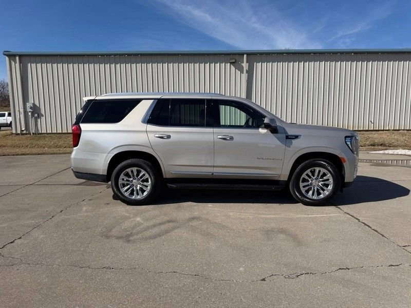 Used 2023 GMC Yukon SLT w/ SLT Premium Package image 2