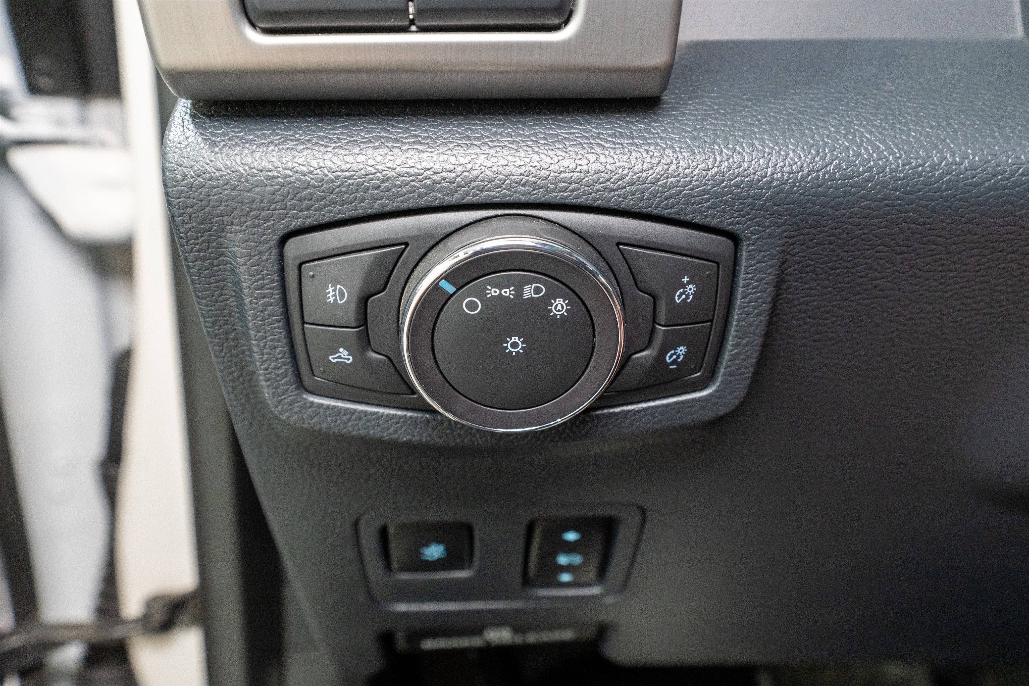 Used 2022 Ford F250 Platinum w/ FX4 Off-Road Package image 35