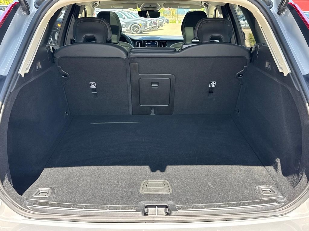 Certified 2025 Volvo XC60 B5 Plus AWD/4WD image 5