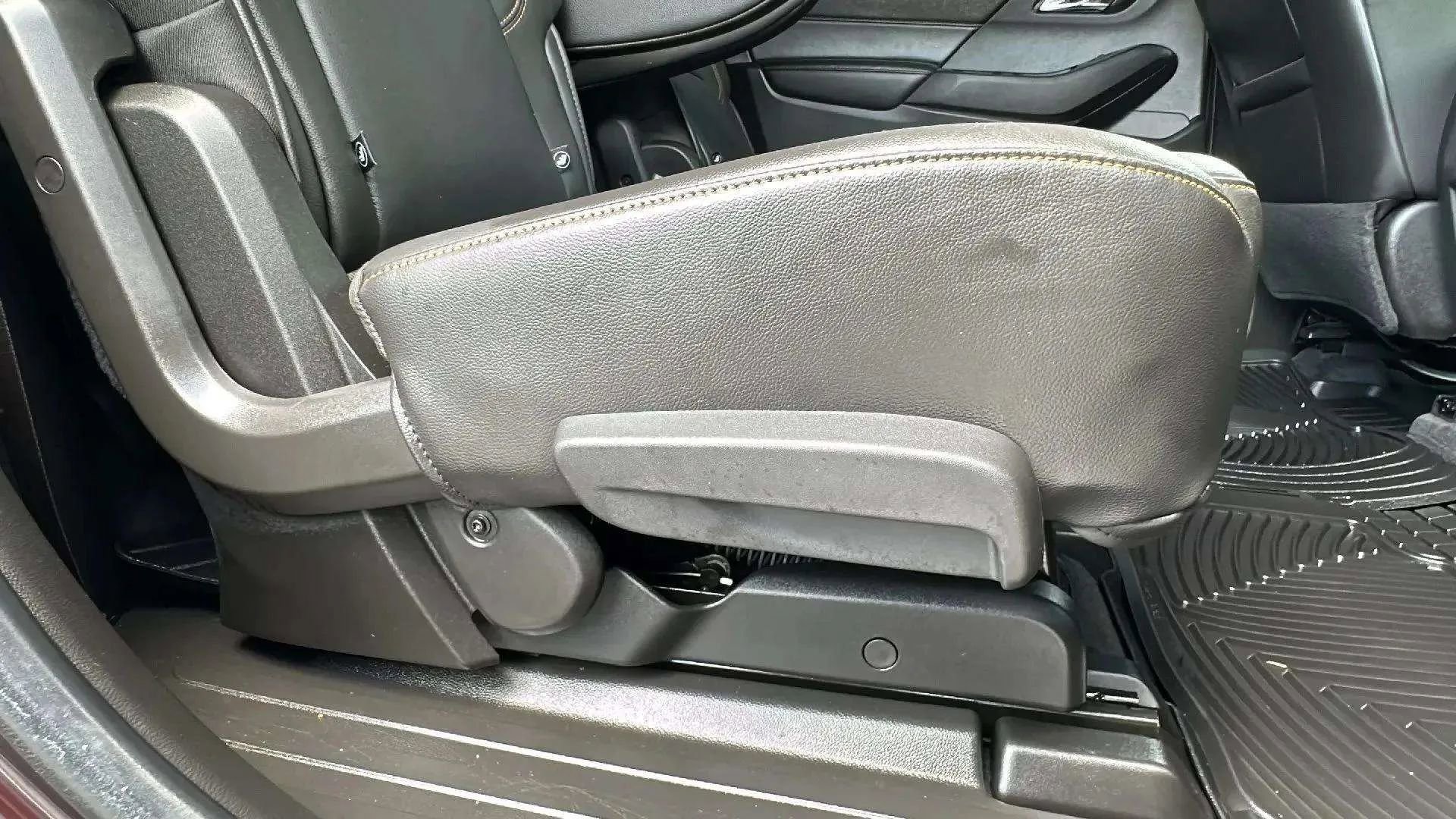 Used 2021 Chevrolet Traverse LT w/ LT Premium Package image 29