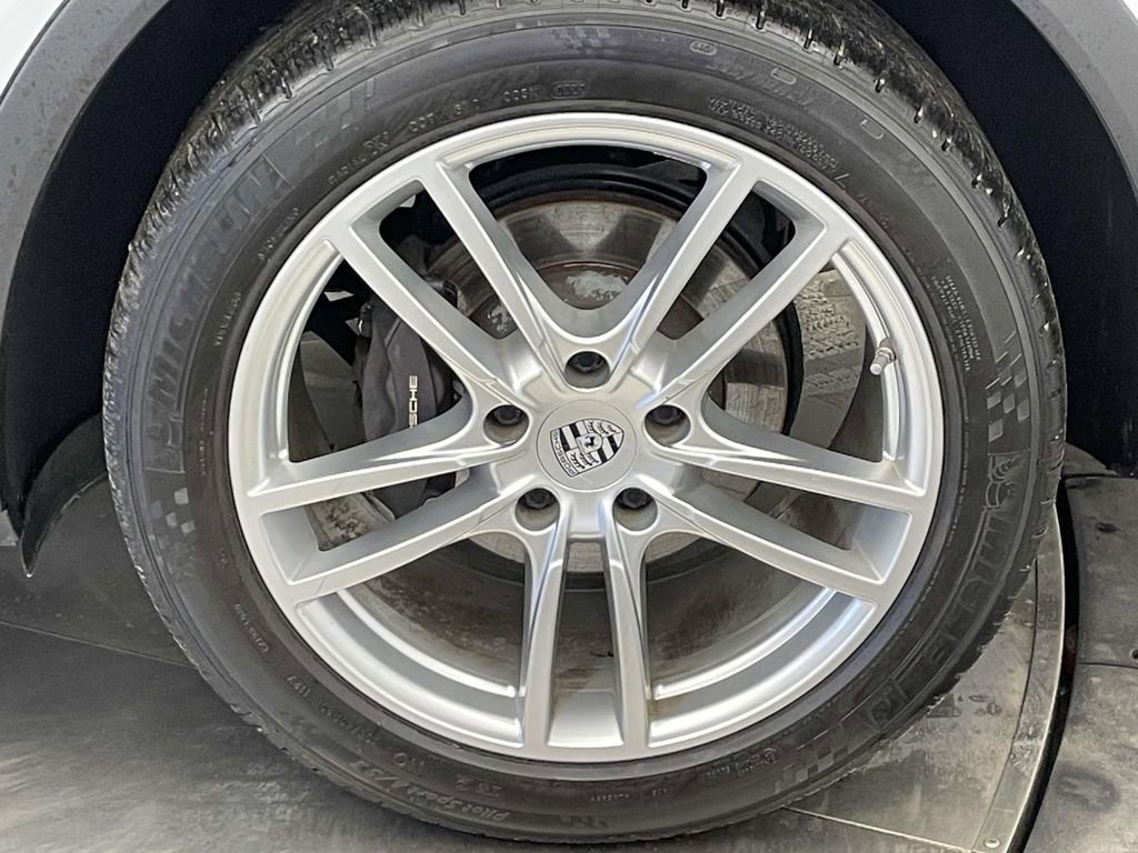 Certified 2023 Porsche Cayenne image 12