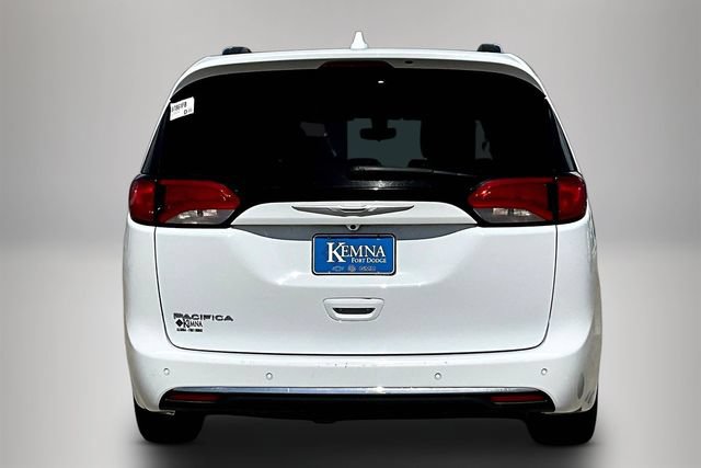 Used 2018 Chrysler Pacifica Touring-L FWD image 5